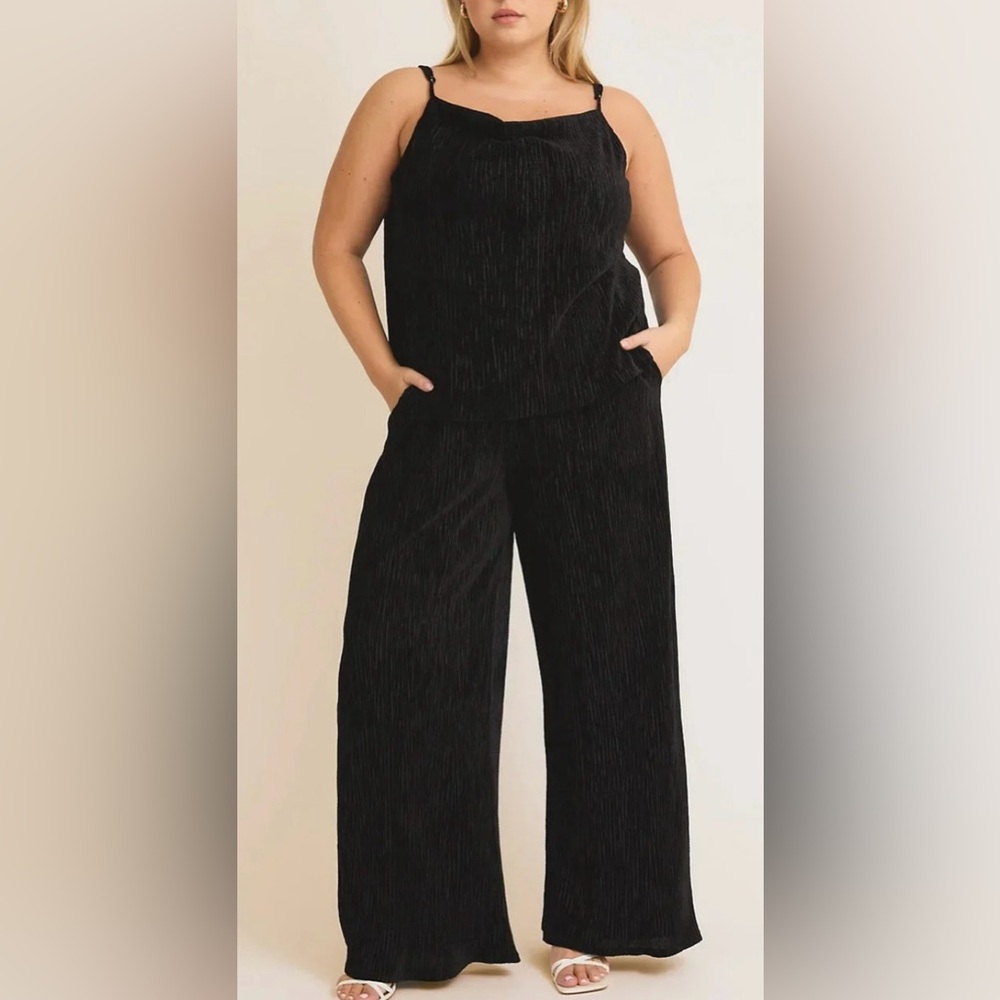 Gilli Plus Size Black Textured Cami & Wide Leg 2 Piece Set with Pockets Host Pic - Picture 2 of 11
